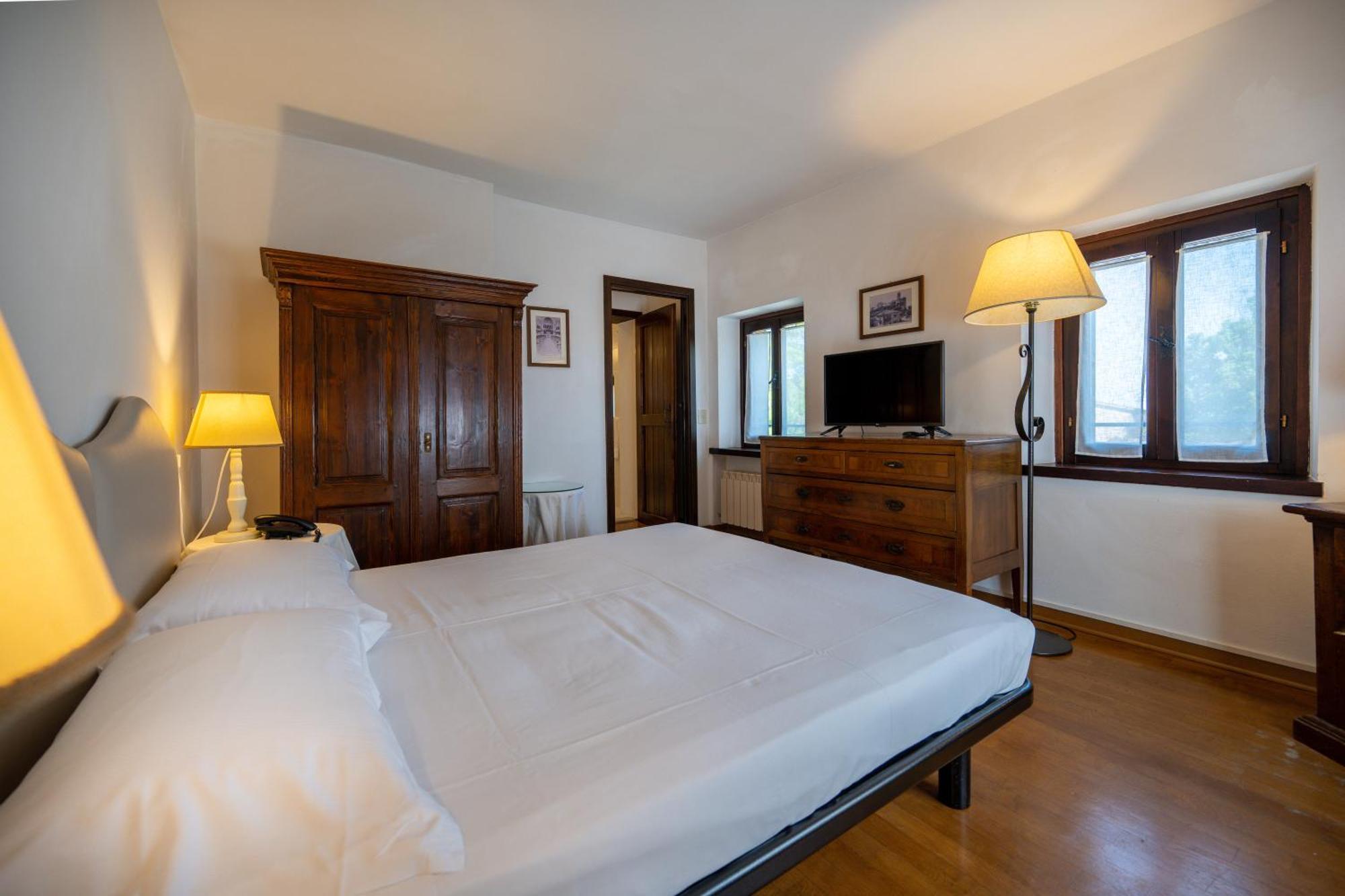 Palazzo Viviani Castello Di Montegridolfo Hotel Phòng bức ảnh